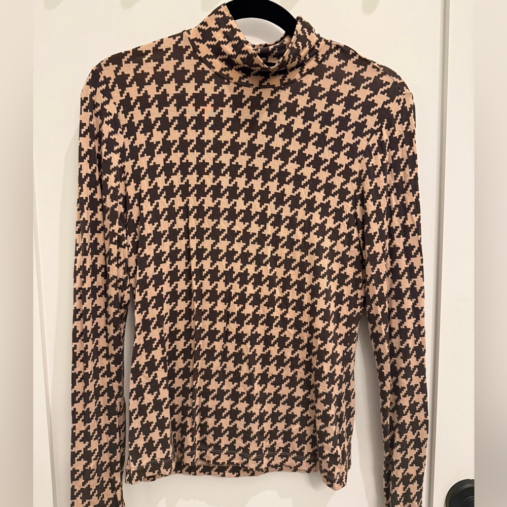 Sanctuary Black and Tan Houndstooth Turtleneck
